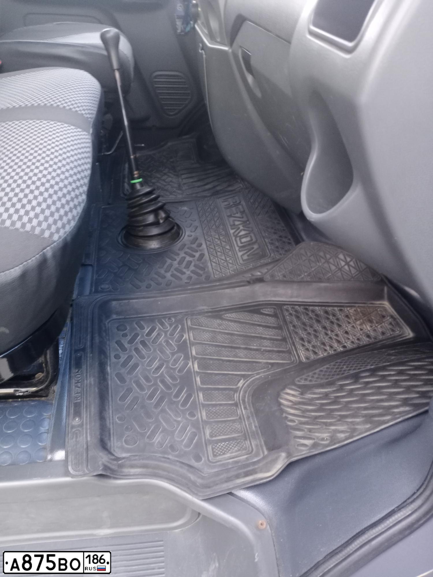 Фото автомобиля ГАЗ A22R33, 2014 — госномер А875ВО186. Цвет: СЕРЫЙ