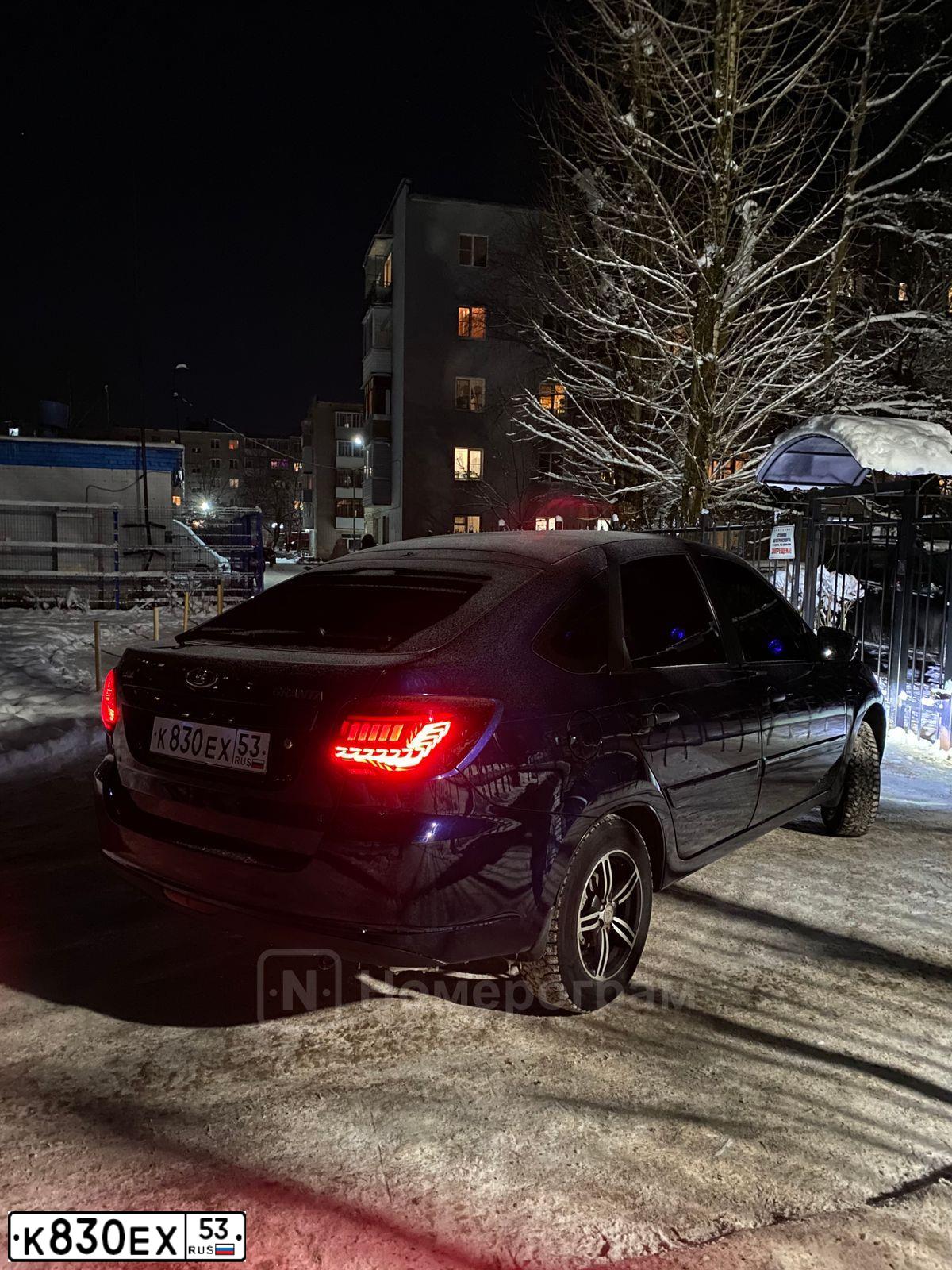 Фото автомобиля LADA 2191 GRANTA, 2015 — госномер Е988СН53. Цвет: СИНИЙ МЕТАЛЛИК