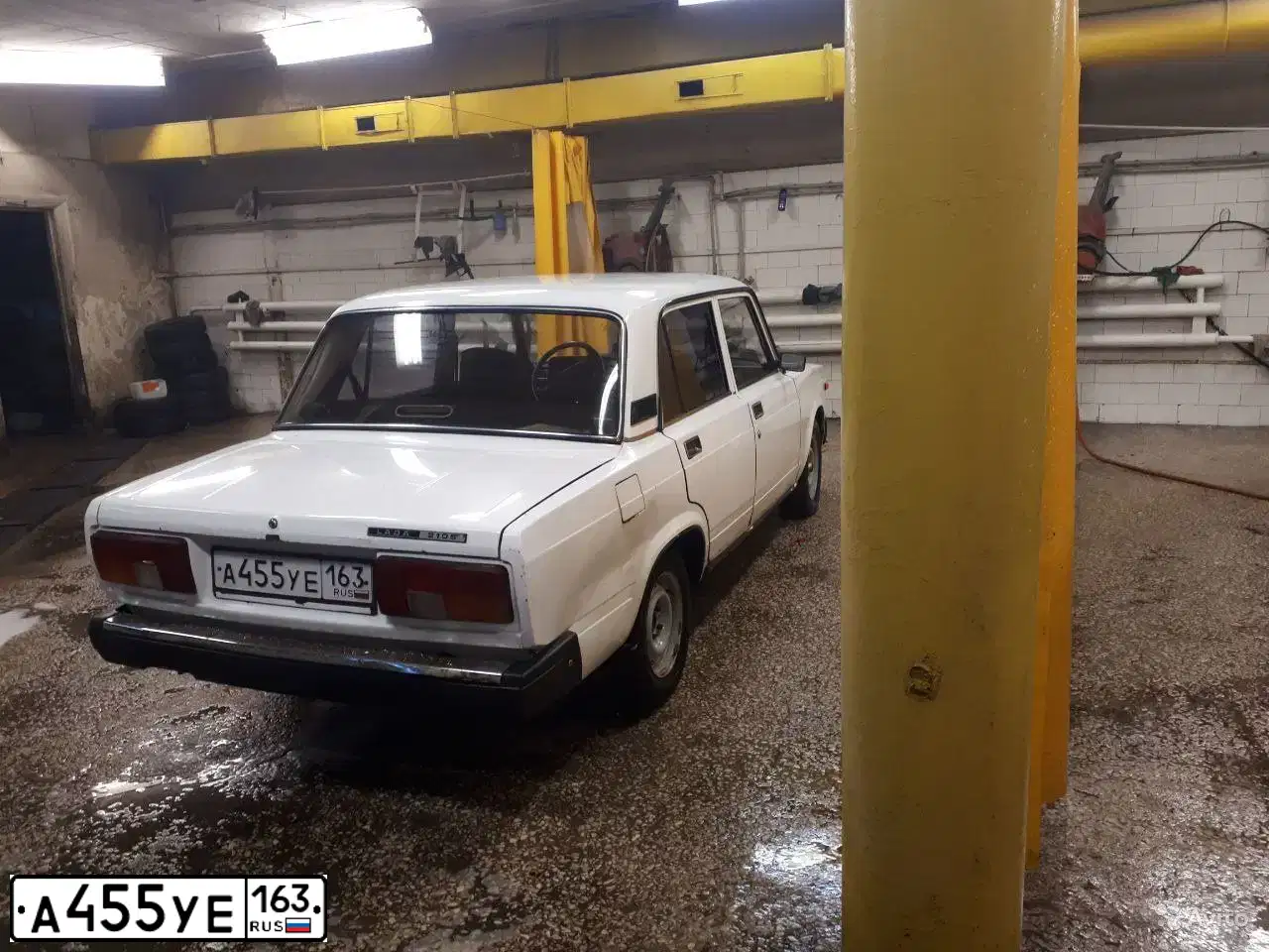 Фото автомобиля LADA 2105, 2007 — госномер А455УЕ163. Цвет: ЯРКО БЕЛЫЙ