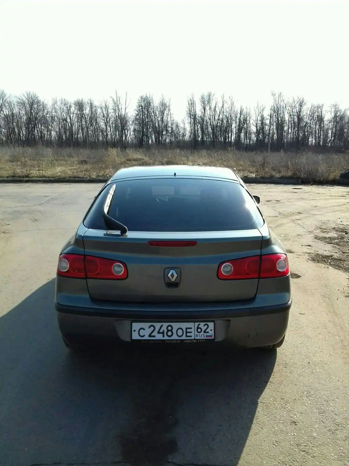 Фото автомобиля RENAULT LAGUNA, 2005 — госномер Т812ЕВ152. Цвет: ТЕМНО-СЕРЫЙ