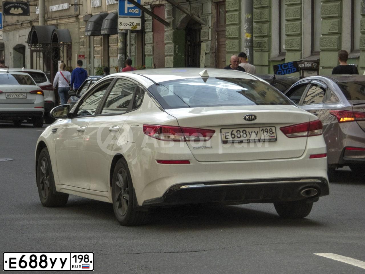 Фото автомобиля VOLKSWAGEN POLO, 2019 — госномер Е688УУ198. Цвет: Коричневый