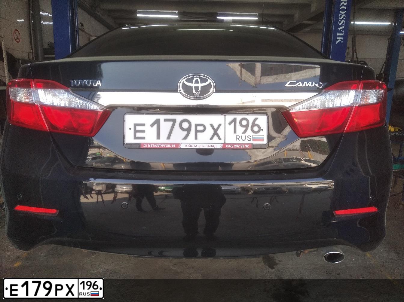 Фото автомобиля TOYOTA CAMRY, 2012 — госномер Е555ВР116. Цвет: ЧЕРНЫЙ