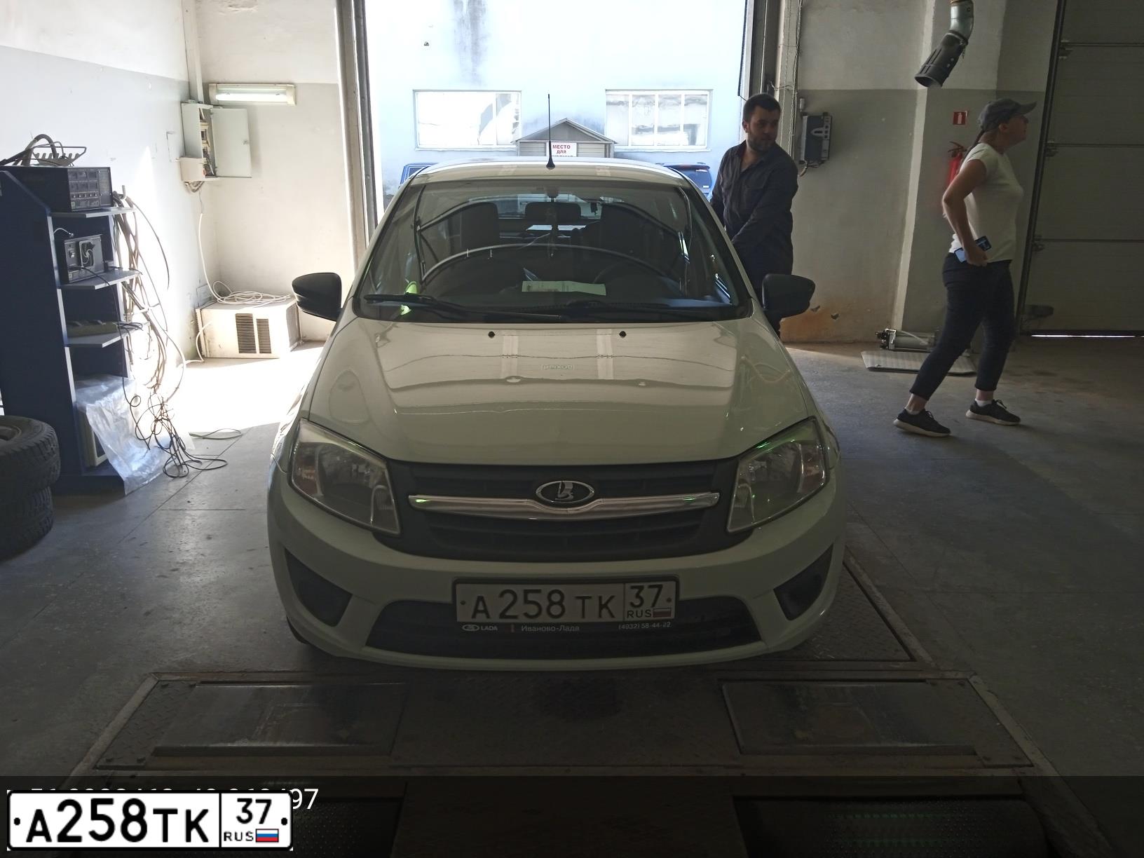 Фото автомобиля LADA 2191 GRANTA, 2017 — госномер А258ТК37. Цвет: БЕЛЫЙ