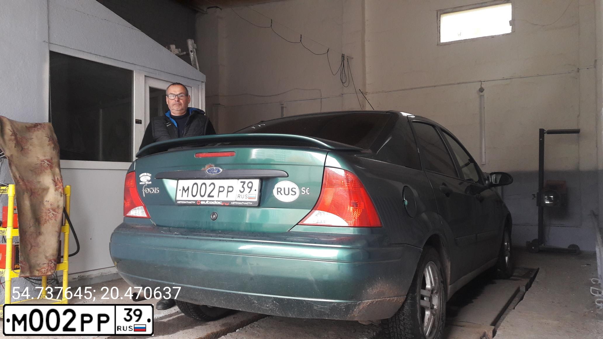Фото автомобиля FORD FOCUS, 2001 — госномер М002РР39. Цвет: ЗЕЛЕНЫЙ