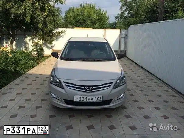 Фото автомобиля HYUNDAI SOLARIS, 2015 — госномер Р331РА123. Цвет: БЕЖЕВЫЙ