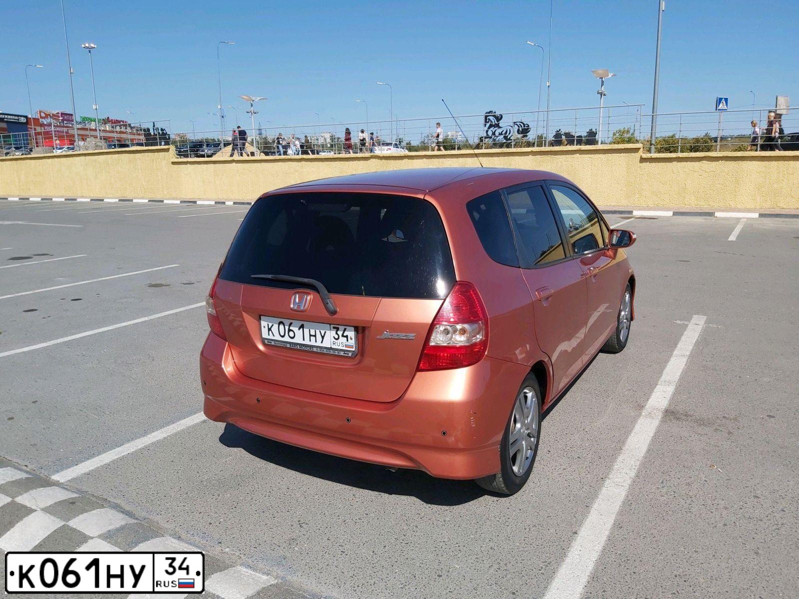 Фото автомобиля HONDA JAZZ, 2007 — госномер К061НУ34. Цвет: ОРАНЖЕВО-КОРИЧНЕВЫЙ