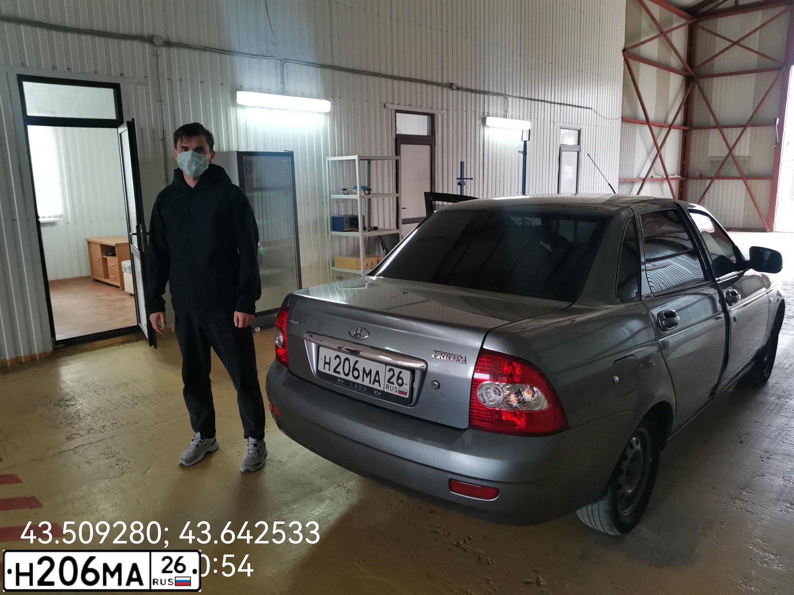 Фото автомобиля LADA 2170 PRIORA, 2012 — госномер Н206МА26. Цвет: СРЕДНИЙ СЕРО-ЗЕЛЕНЫЙ