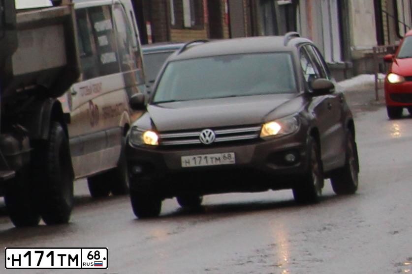 Фото автомобиля VOLKSWAGEN TIGUAN, 2014 — госномер Н171ТМ68. Цвет: Коричневый
