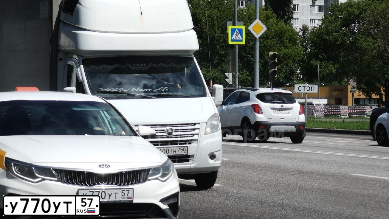 Фото автомобиля KIA MAGENTIS / OPTIMA, 2020 — госномер У770УТ57. Цвет: БЕЛЫЙ ЖЕЛТЫЙ СЕРЫЙ