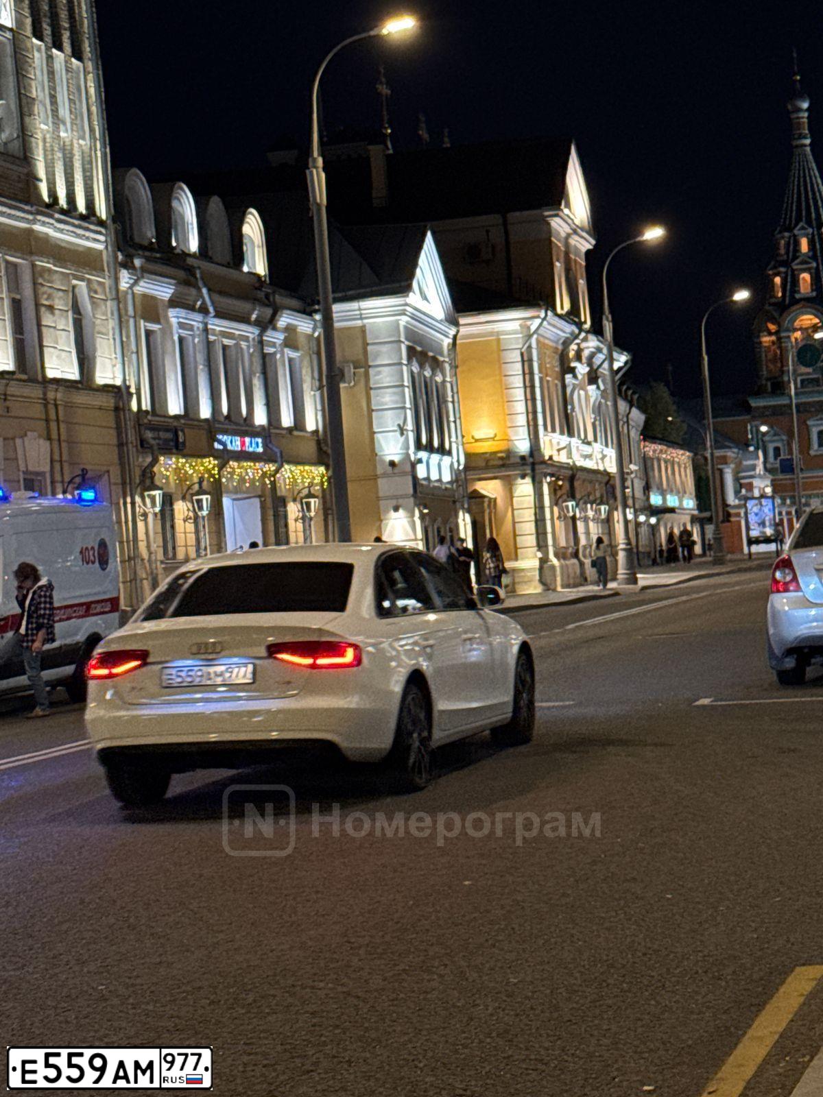 Фото автомобиля AUDI A4, 2014 — госномер Е559АМ977. Цвет: Белый