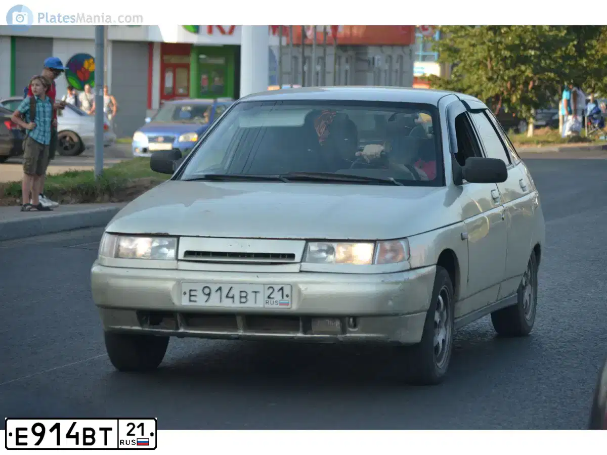 Фото автомобиля LADA 2112, 2004 — госномер Е914ВТ21. Цвет: БЕЖЕВЫЙ