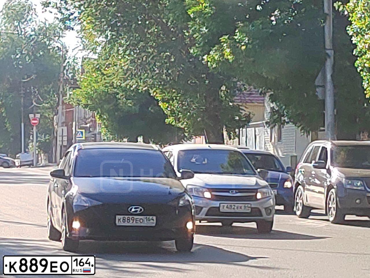 Фото автомобиля HYUNDAI SOLARIS, 2021 — госномер К889ЕО164. Цвет: ЧЕРНЫЙ