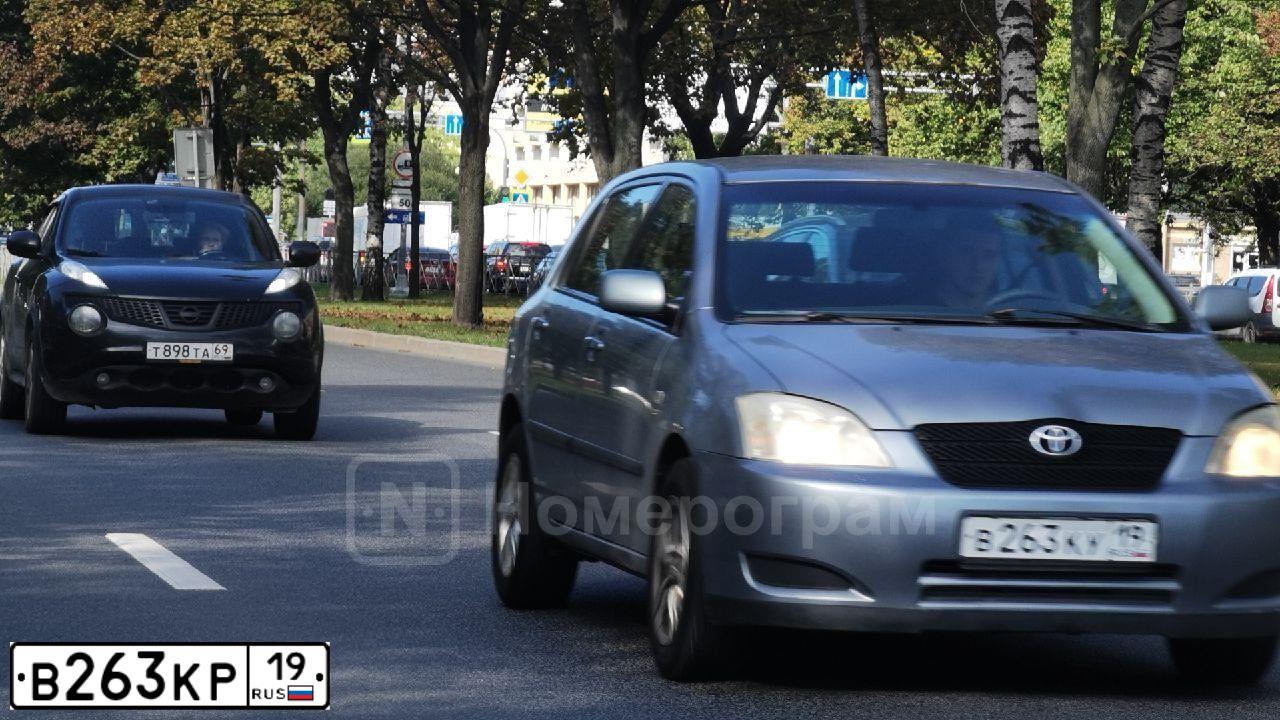 Фото автомобиля GEELY MK, 2013 — госномер В263КР19. Цвет: СТАЛЬНОЙ (СЕРЫЙ)