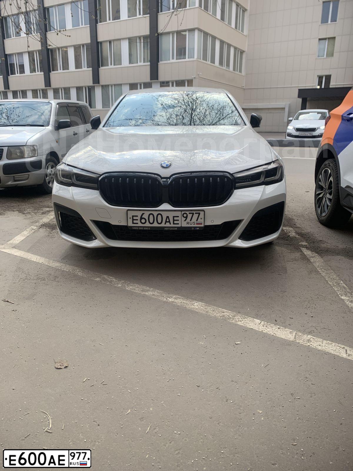 Фото автомобиля БМВ 520D XDRIVE, 2021 — госномер Е600АЕ977. Цвет: Белый