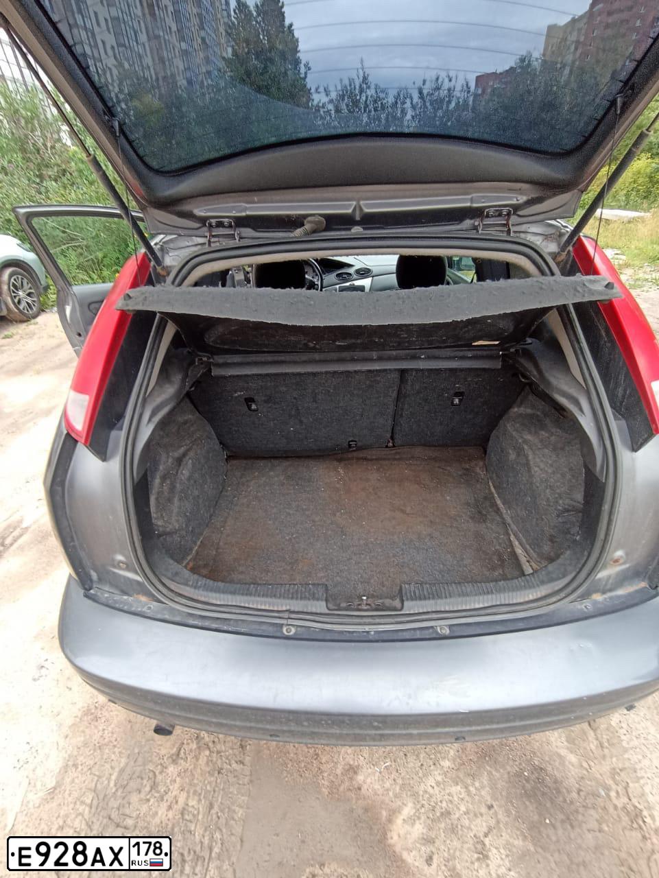 Фото автомобиля KIA RIO, 2010 — госномер Е928АХ178. Цвет: ОРАНЖЕВЫЙ