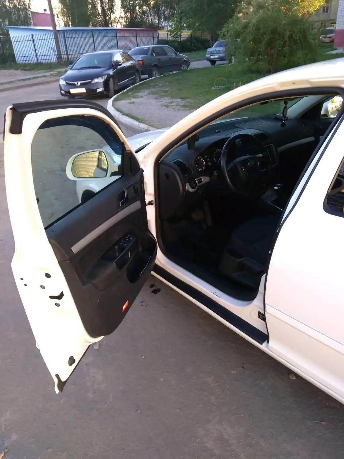 Фото автомобиля MITSUBISHI LANCER, 2010 — госномер К605СЕ53. Цвет: СИНИЙ