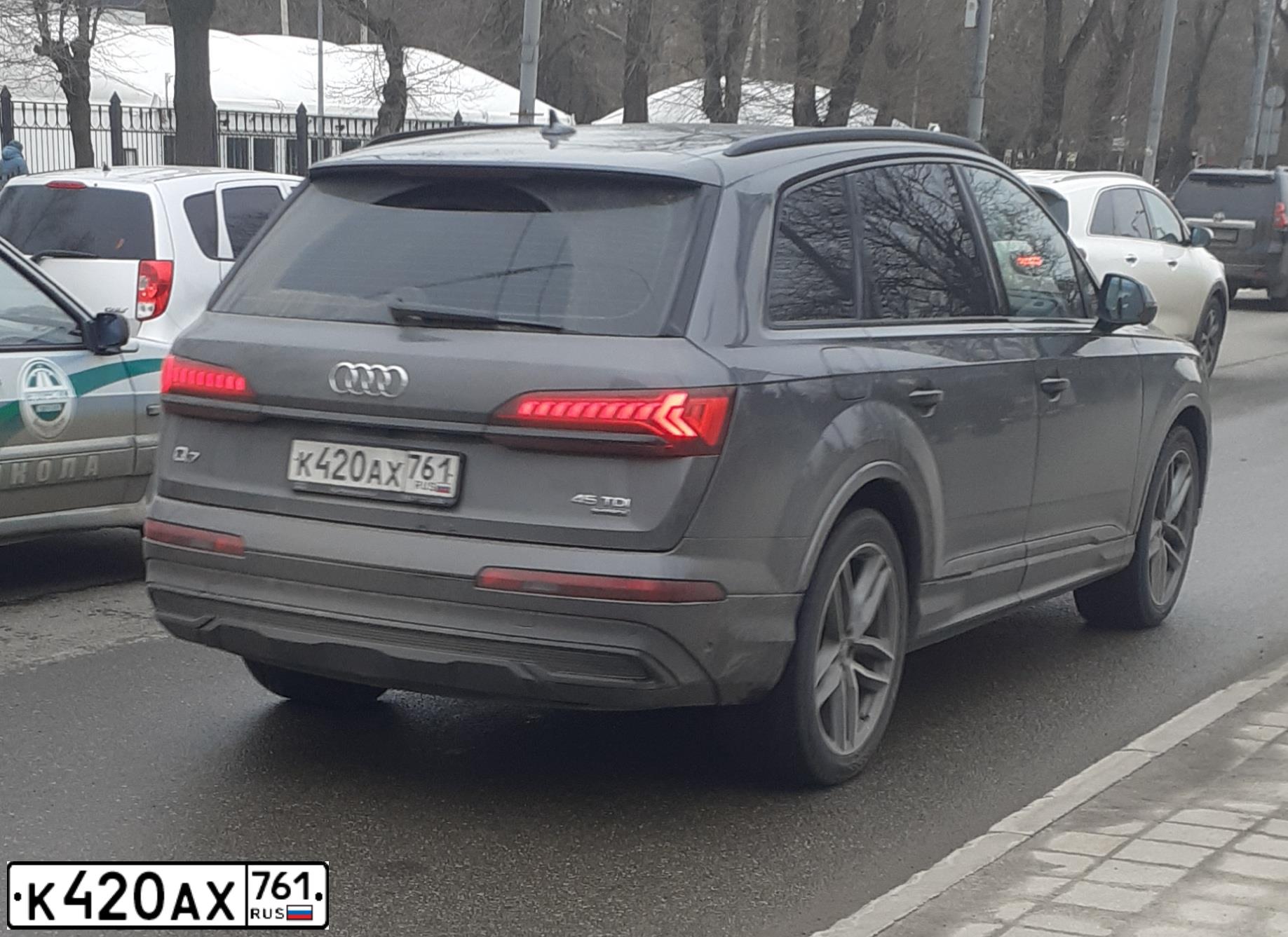 Фото автомобиля AUDI Q7, 2019 — госномер Н175ЕХ774. Цвет: СЕРЫЙ