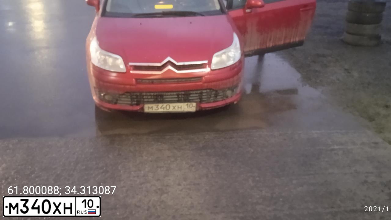 Фото автомобиля CITROEN C4, 2007 — госномер М340ХН10. Цвет: Красный