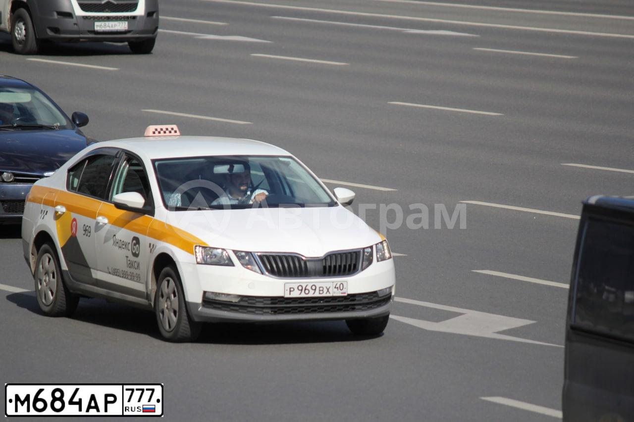 Фото автомобиля CITROEN JUMPER, 2013 — госномер М684АР777. Цвет: Белый
