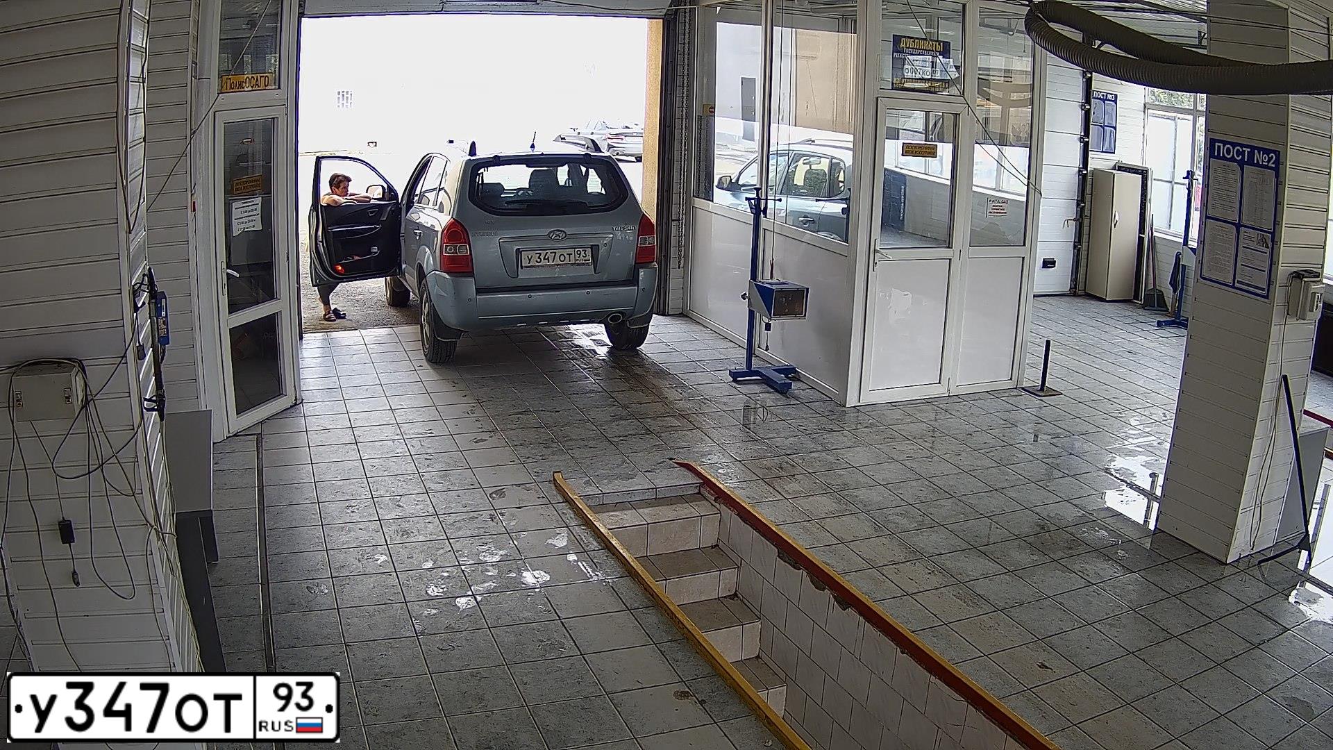 Фото автомобиля HYUNDAI TUCSON, 2008 — госномер У347ОТ93. Цвет: СВЕТЛО-ГОЛУБОЙ