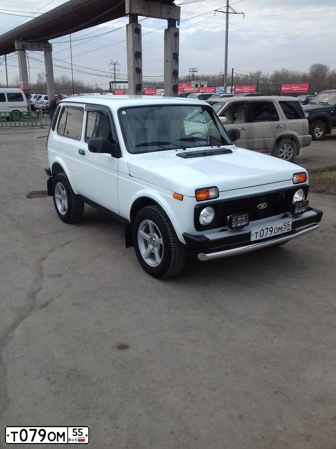 Фото автомобиля LADA 2121 NIVA, 2014 — госномер Х533КО55. Цвет: ЯРКО-БЕЛЫЙ