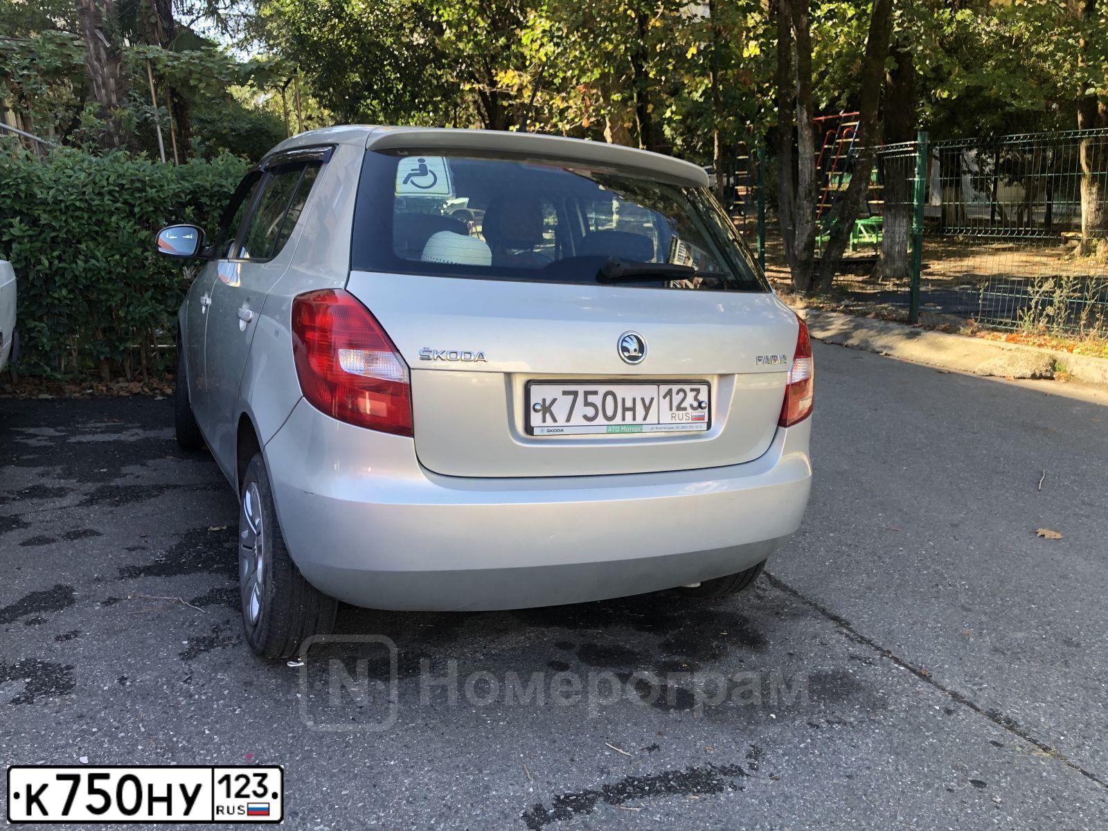 Фото автомобиля SKODA FABIA, 2014 — госномер О447ЕЕ126. Цвет: СЕРЕБРИСТО-ЖЕЛТЫЙ
