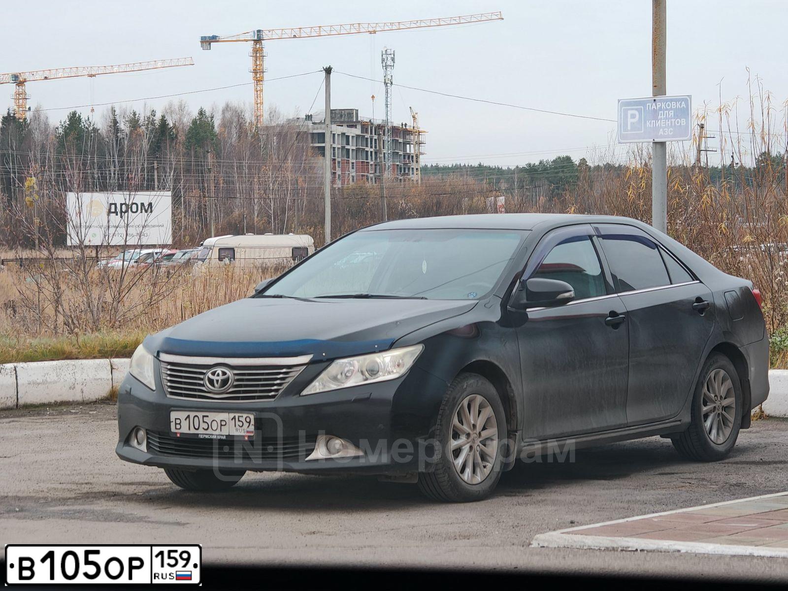 Фото автомобиля TOYOTA CAMRY, 2012 — госномер В105ОР159. Цвет: ЧЕРНЫЙ МЕТАЛЛИК
