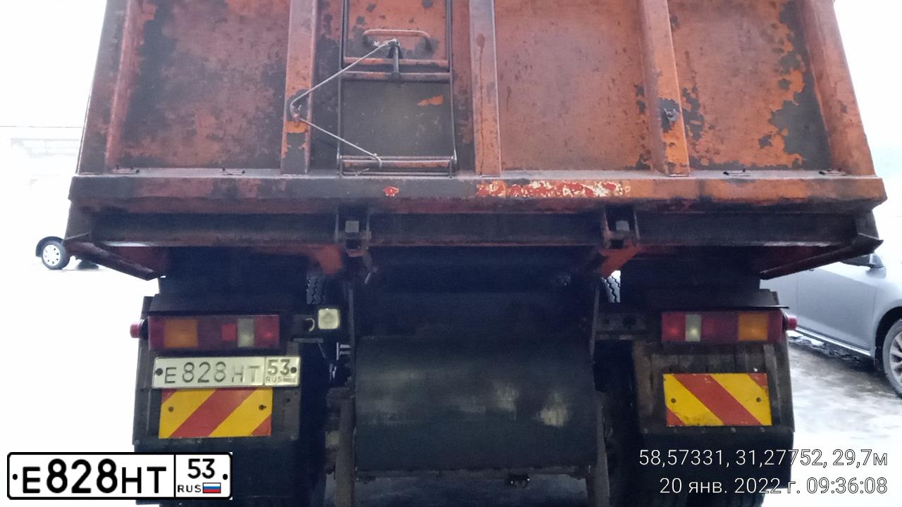 Фото автомобиля KAMAZ 65115 /6X4/, 2013 — госномер Е828НТ53. Цвет: ОРАНЖЕВЫЙ