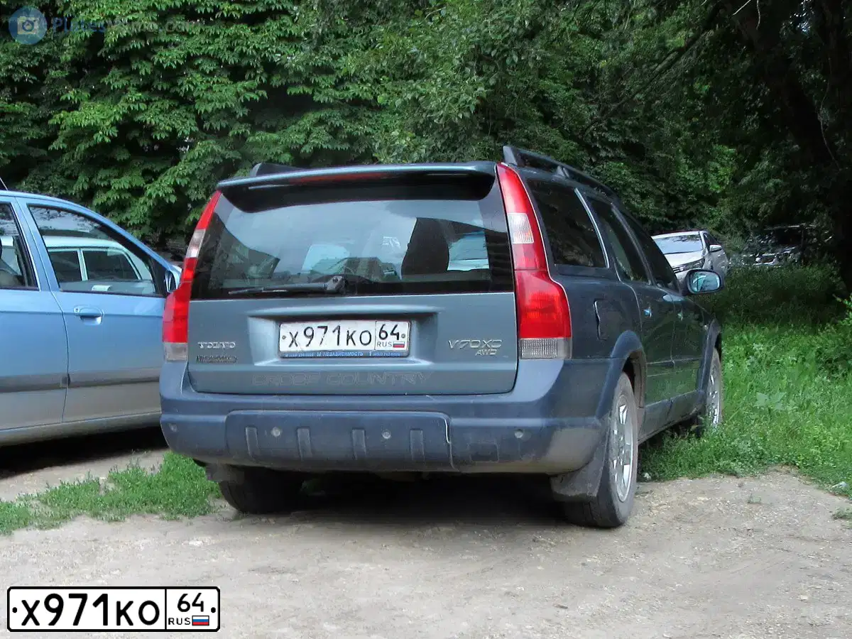 Фото автомобиля VOLVO XC70, 2001 — госномер Х971КО64. Цвет: ЗЕЛЕНЫЙ