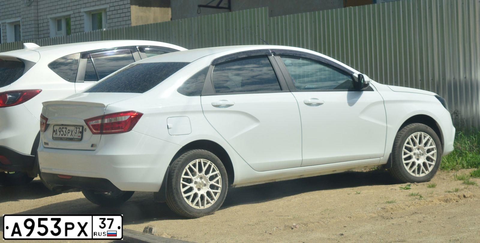 Фото автомобиля LADA VESTA, 2017 — госномер Т515ХР198. Цвет: Белый