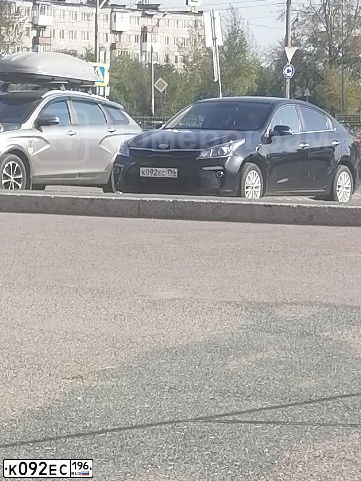 Фото автомобиля TOYOTA RAV4, 2018 — госномер С929ХЕ196. Цвет: Светло-коричневый металлик