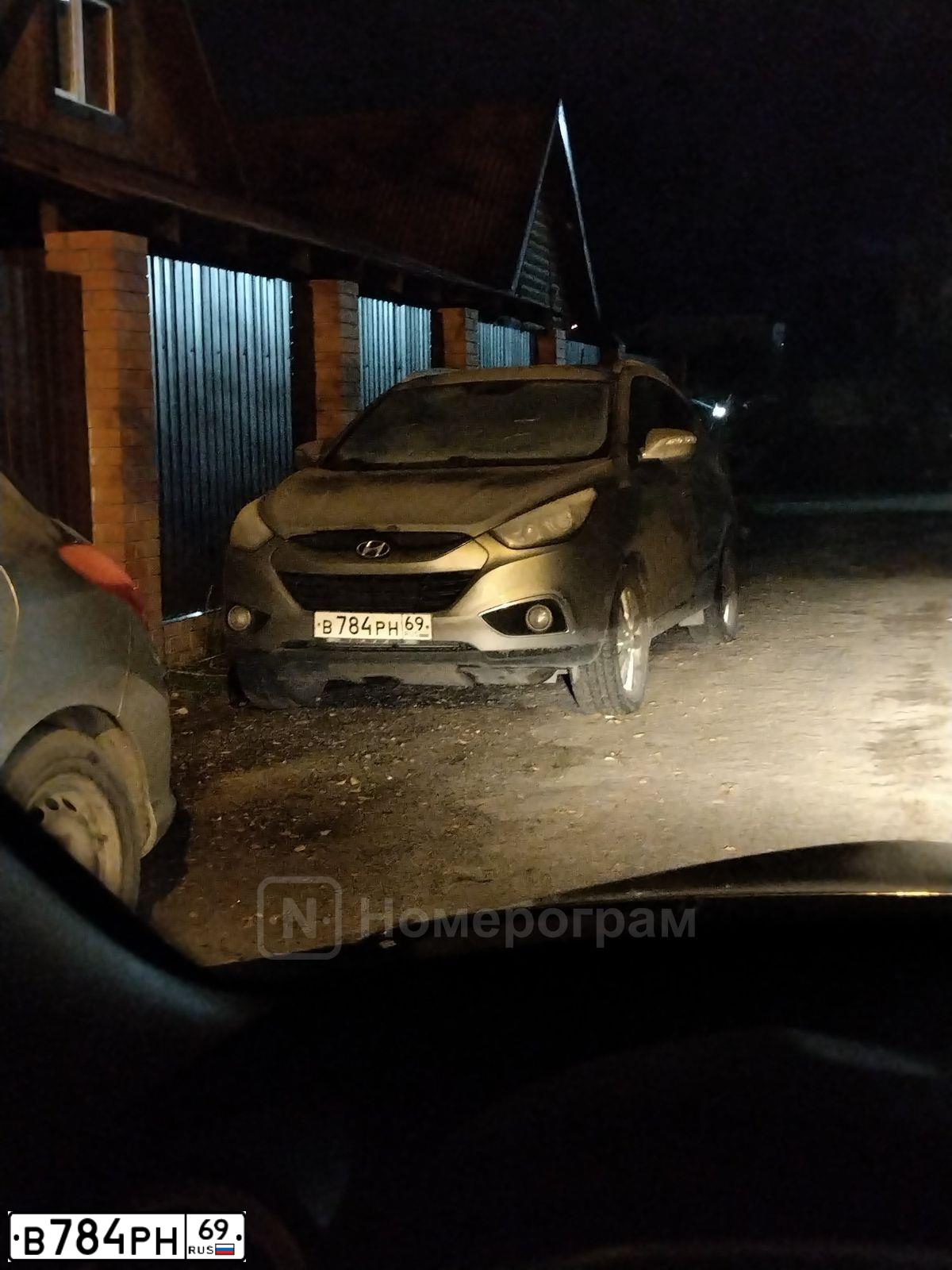 Фото автомобиля HYUNDAI IX35, 2010 — госномер В784РН69. Цвет: БЕЖЕВЫЙ