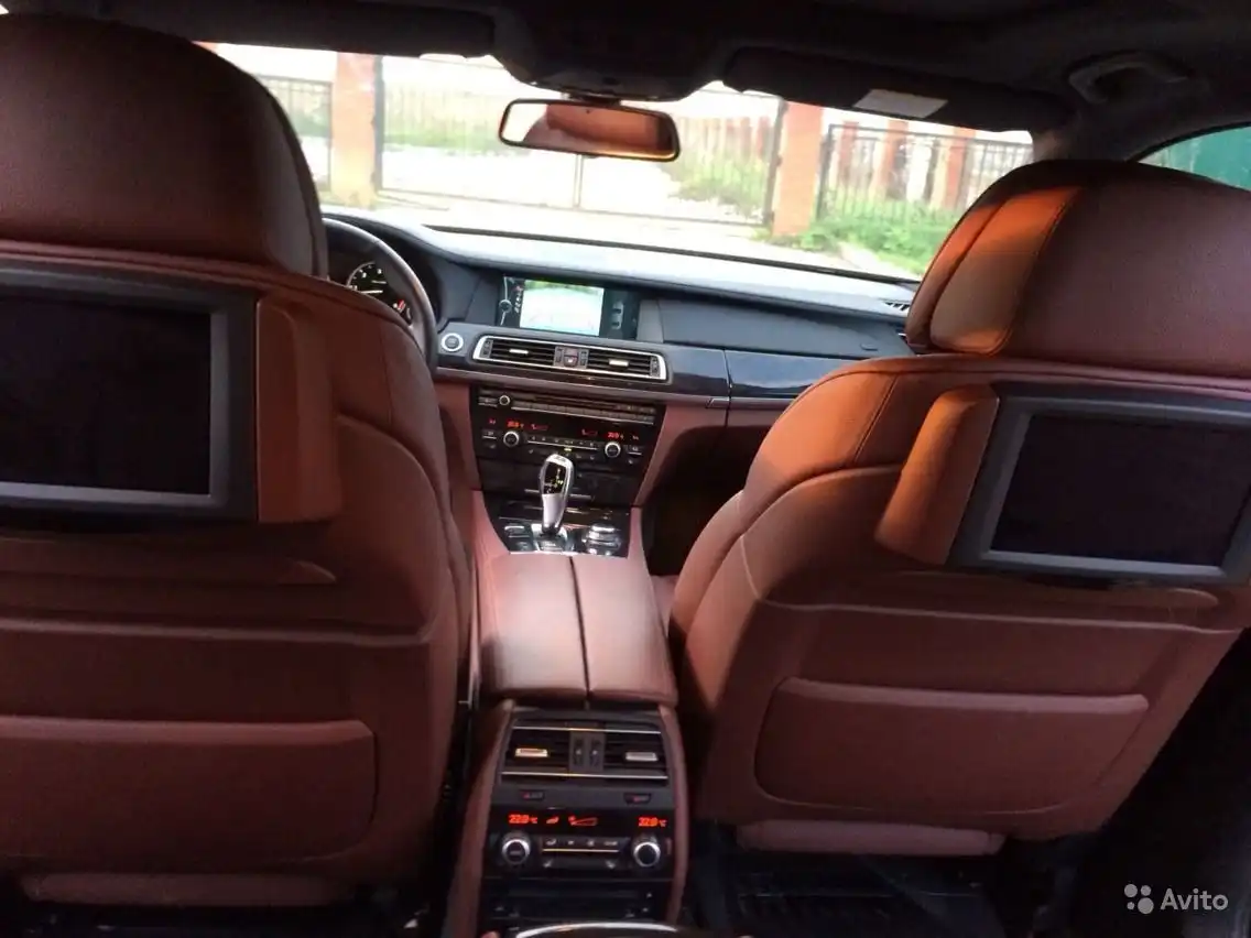 Фото автомобиля BMW SERIE 7, 2012 — госномер Р222ОС18. Цвет: ТЕМНО-СЕРЫЙ