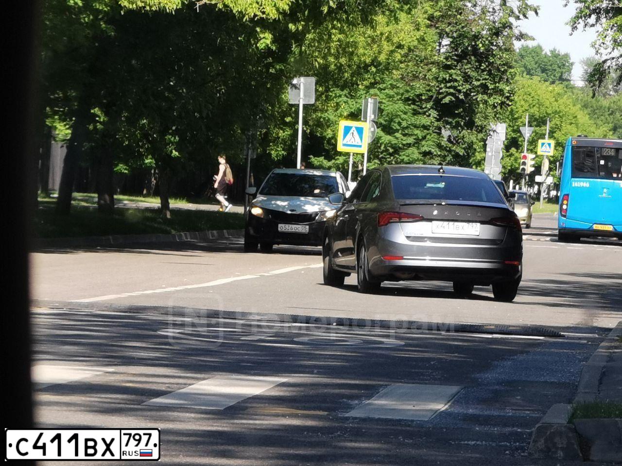 Фото автомобиля GENESIS G70, 2020 — госномер К387МВ977