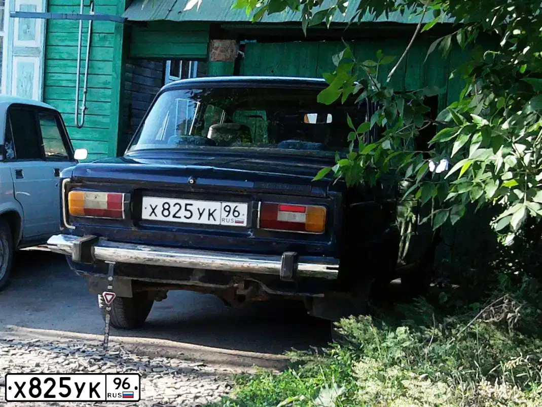 Фото автомобиля LADA 2106, 1992 — госномер С943ОА196. Цвет: Темно-синий