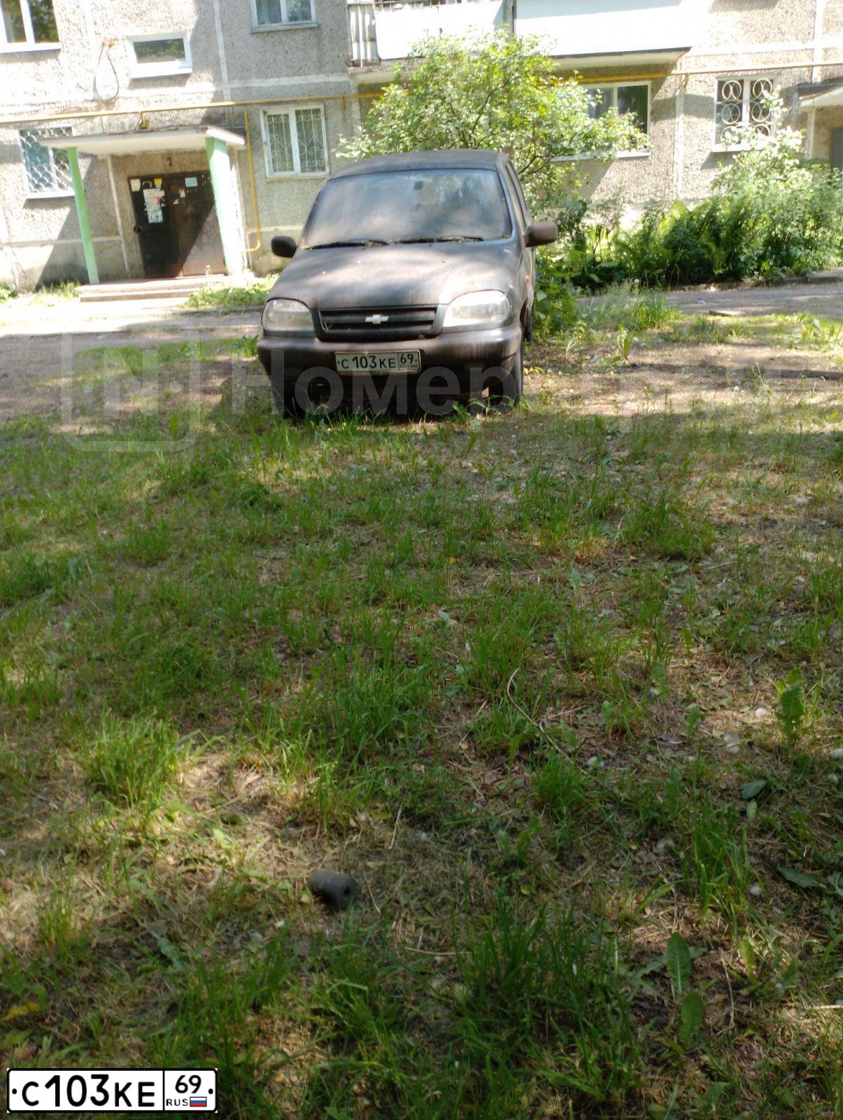 Фото автомобиля CHEVROLET NIVA, 2005 — госномер С103КЕ69