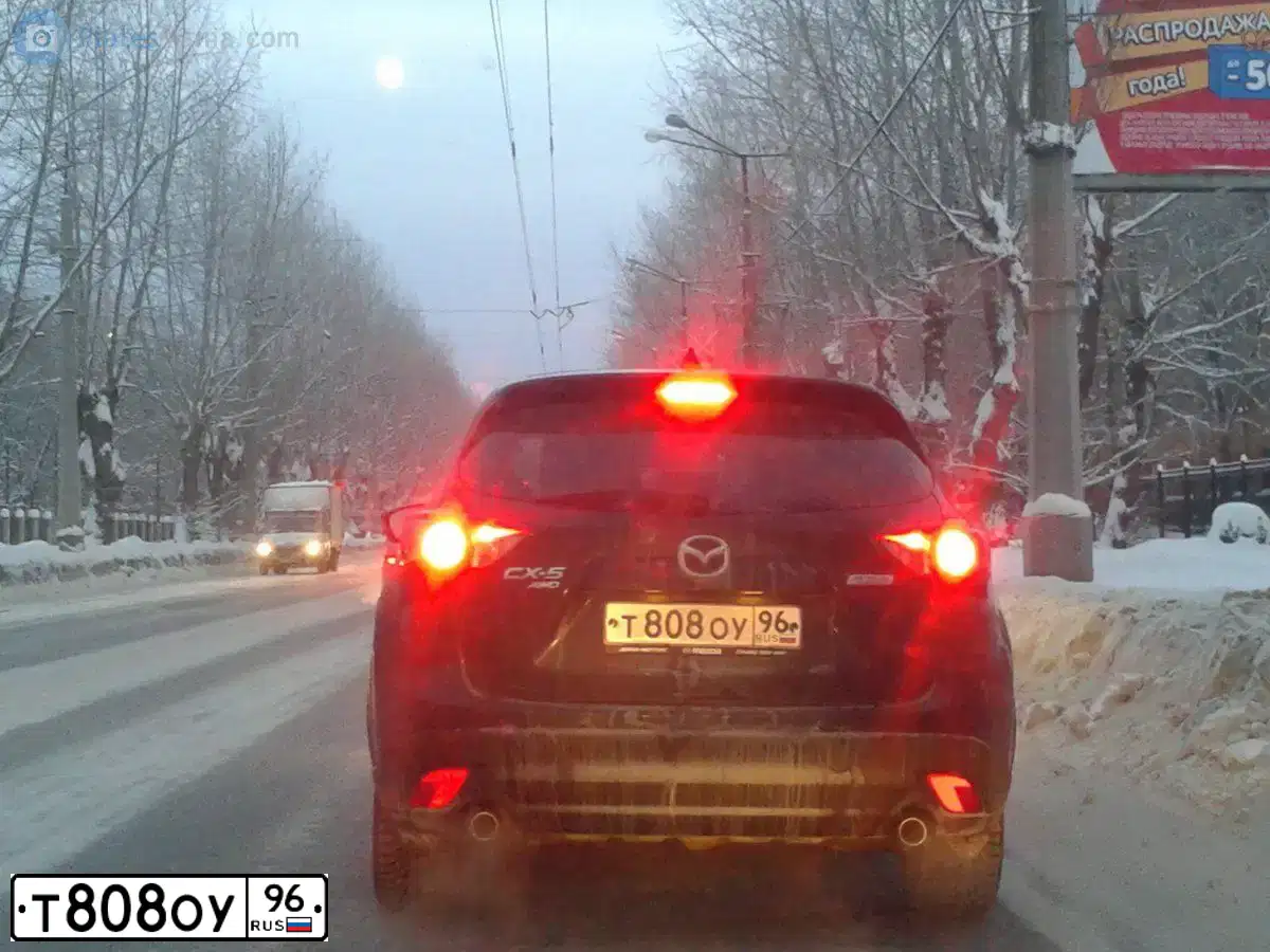 Фото автомобиля MAZDA CX-5, 2013 — госномер Т808ОУ96. Цвет: ЧЕРНЫЙ