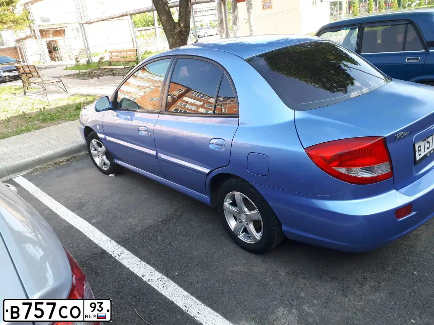 Фото автомобиля KIA RIO, 2004 — госномер В757СО93. Цвет: ФИОЛЕТОВЫЙ