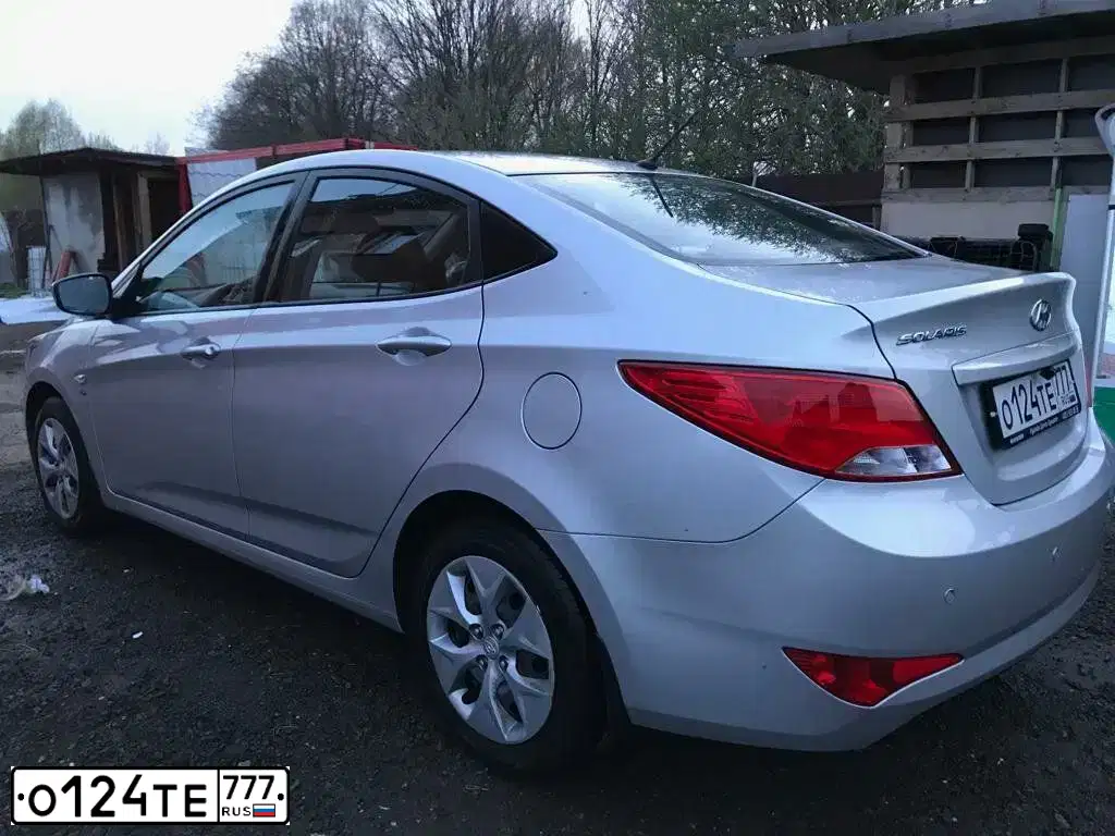 Фото автомобиля HYUNDAI SOLARIS, 2016 — госномер О124ТЕ777. Цвет: СЕРЕБРИСТЫЙ