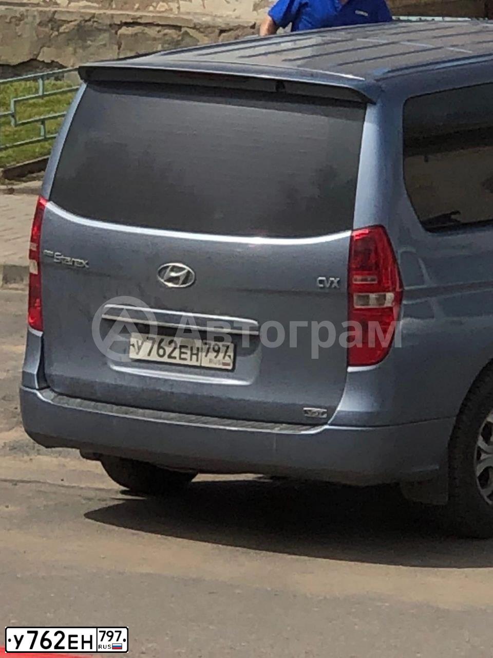 Фото автомобиля HYUNDAI GRAND STAREX, 2008 — госномер У762ЕН797. Цвет: голубой