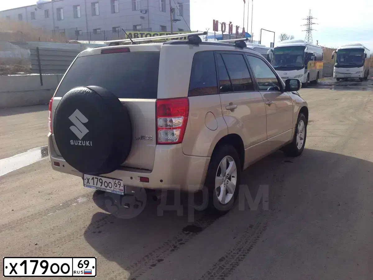Фото автомобиля SUZUKI /GRAND/ VITARA, 2008 — госномер М330ЕМ138. Цвет: БЕЖЕВЫЙ
