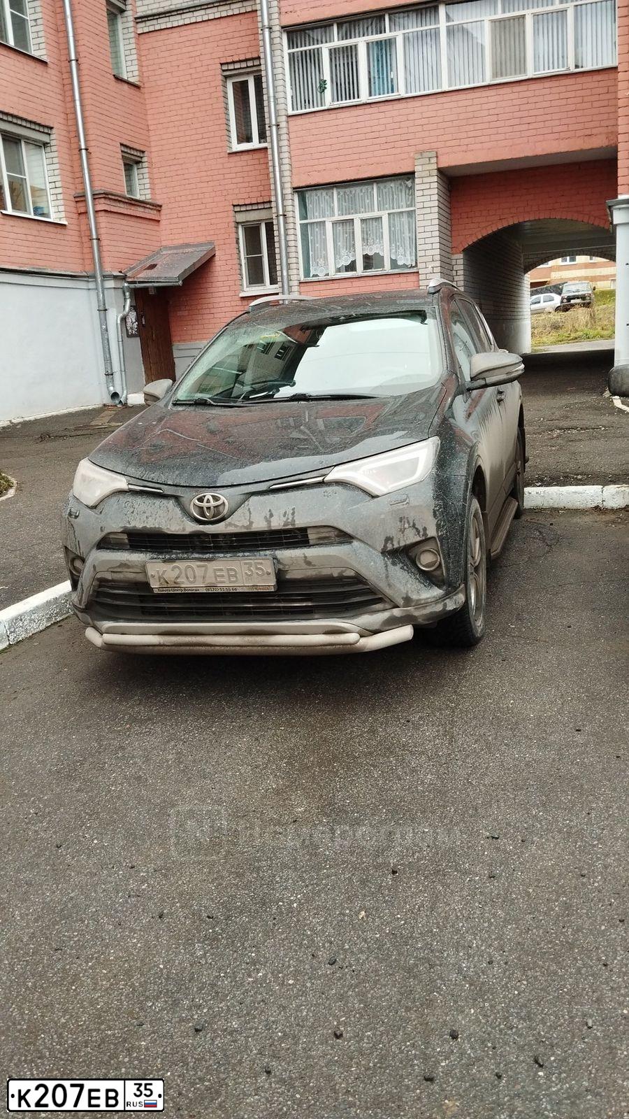 Фото автомобиля TOYOTA RAV4, 2018 — госномер К207ЕВ35. Цвет: ЧЕРНЫЙ МЕТАЛЛИК