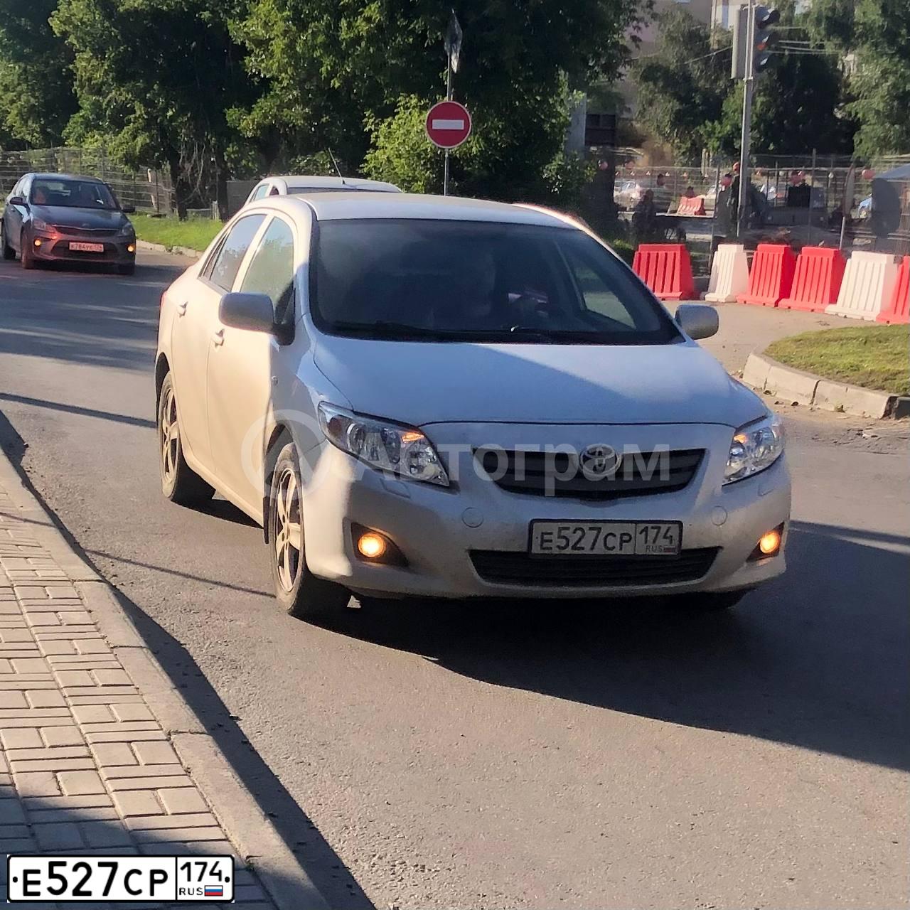 Фото автомобиля TOYOTA COROLLA, 2007 — госномер Х888ОО174. Цвет: СЕРЕБРИСТЫЙ