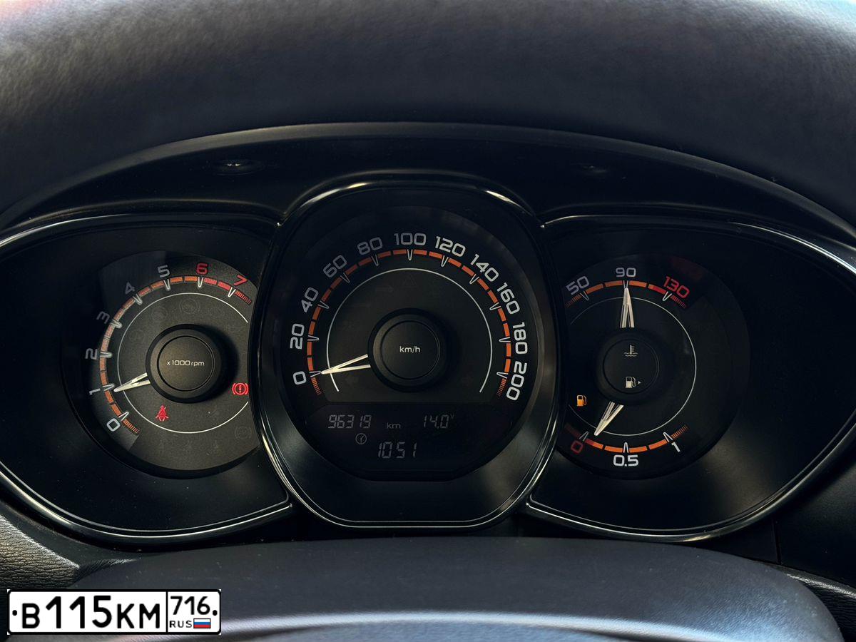 Фото автомобиля LADA VESTA, 2018 — госномер С812ХХ43. Цвет: Красный