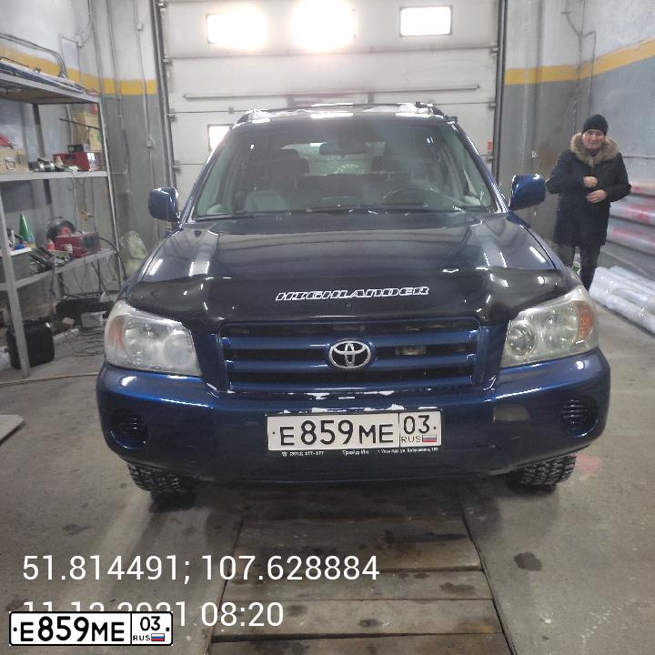 Фото автомобиля TOYOTA HIGHLANDER, 2004 — госномер К700ОН13. Цвет: Темно-синий