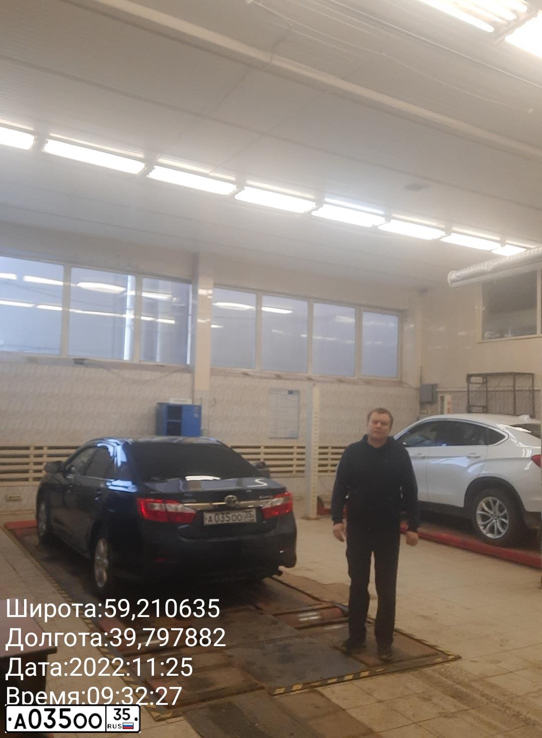 Фото автомобиля VOLKSWAGEN MULTIVAN, 2006 — госномер А035ОО35. Цвет: ЧЕРНЫЙ