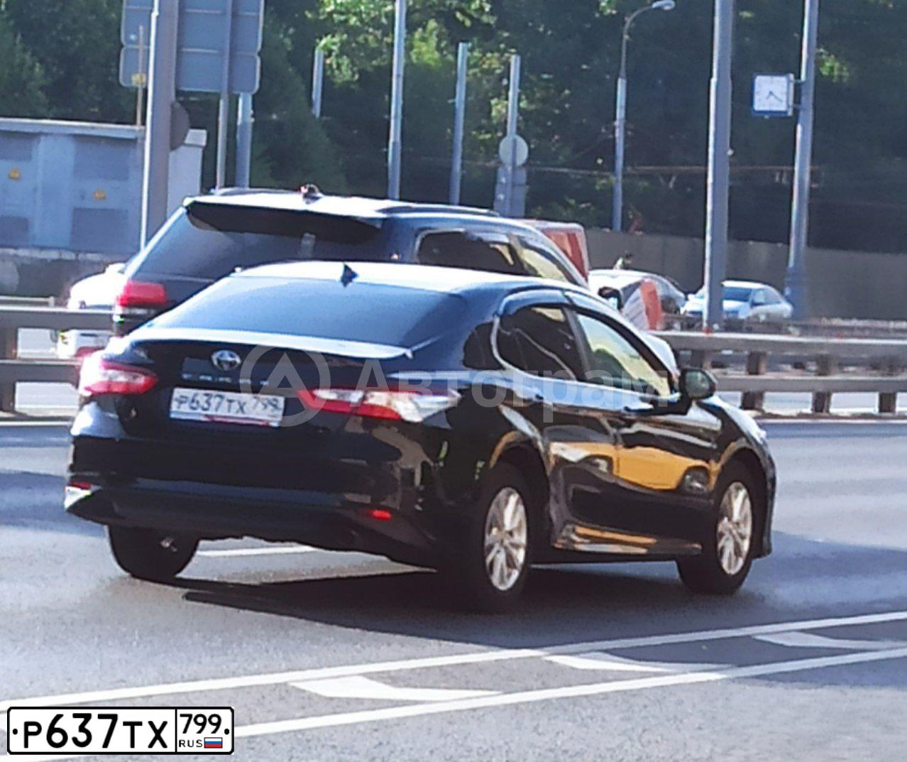 Фото автомобиля TOYOTA CAMRY, 2020 — госномер Р637ТХ799. Цвет: ЧЕРНЫЙ