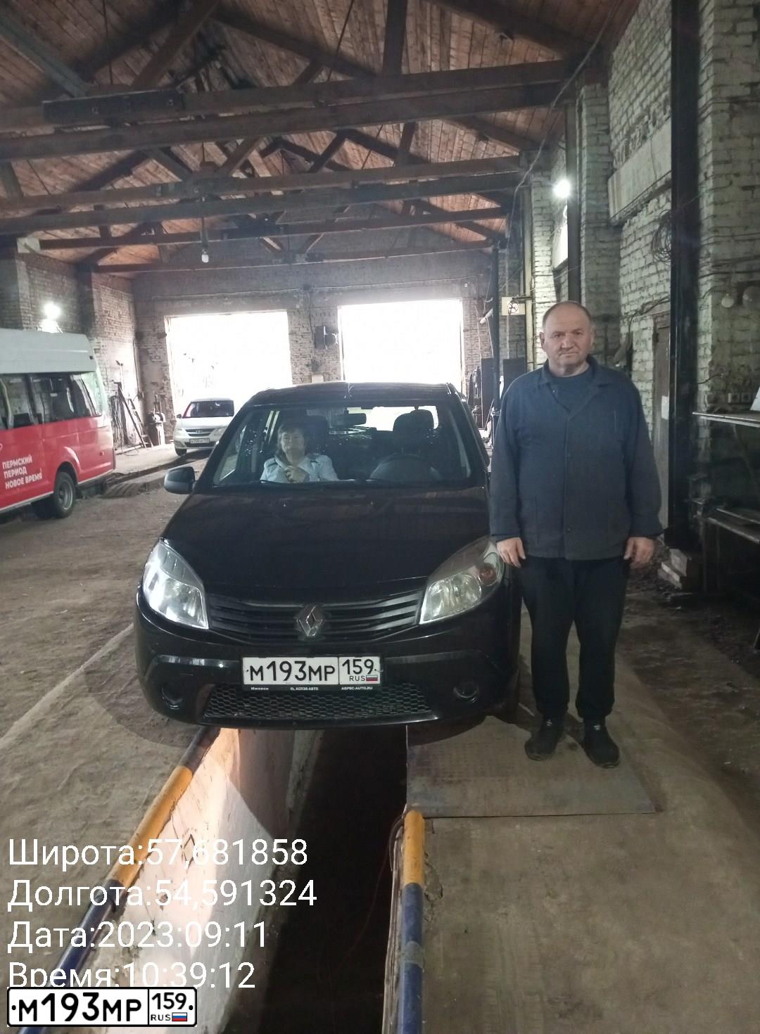 Фото автомобиля RENAULT SANDERO, 2012 — госномер М193МР159. Цвет: ЧЕРНЫЙ