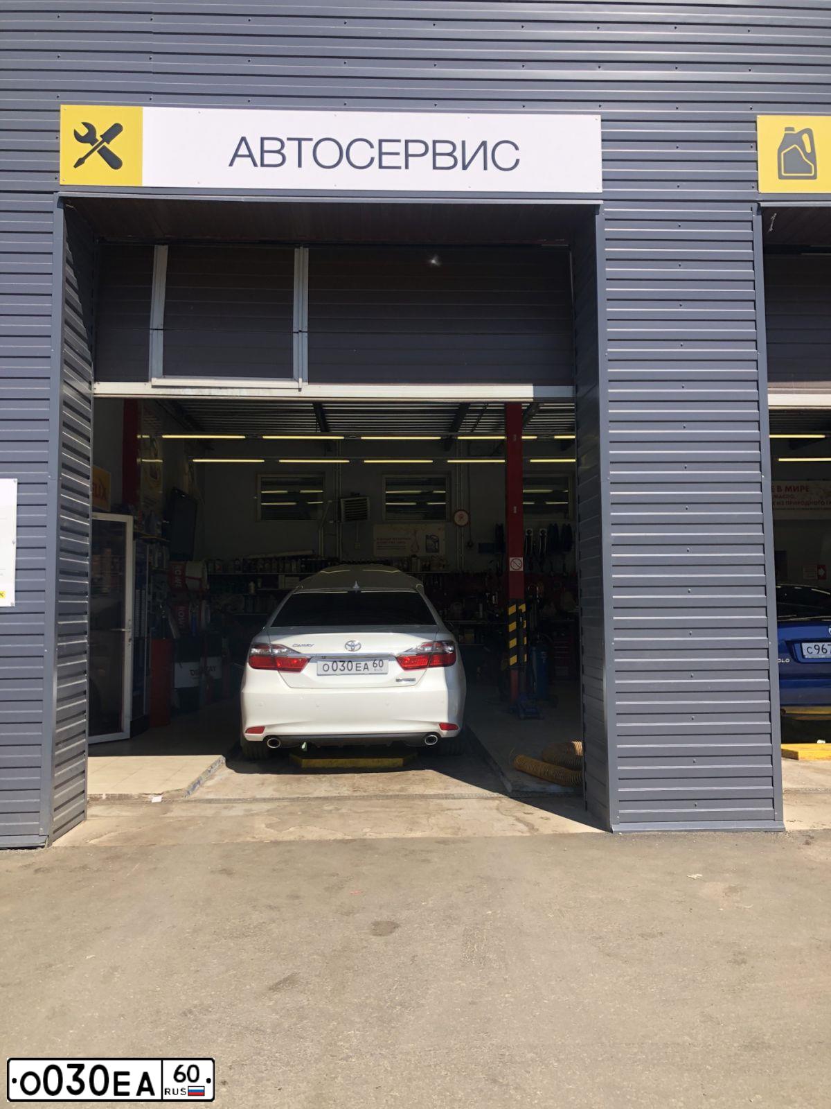 Фото автомобиля HYUNDAI SONATA, 2012 — госномер Н222АУ60. Цвет: ЧЕРНЫЙ