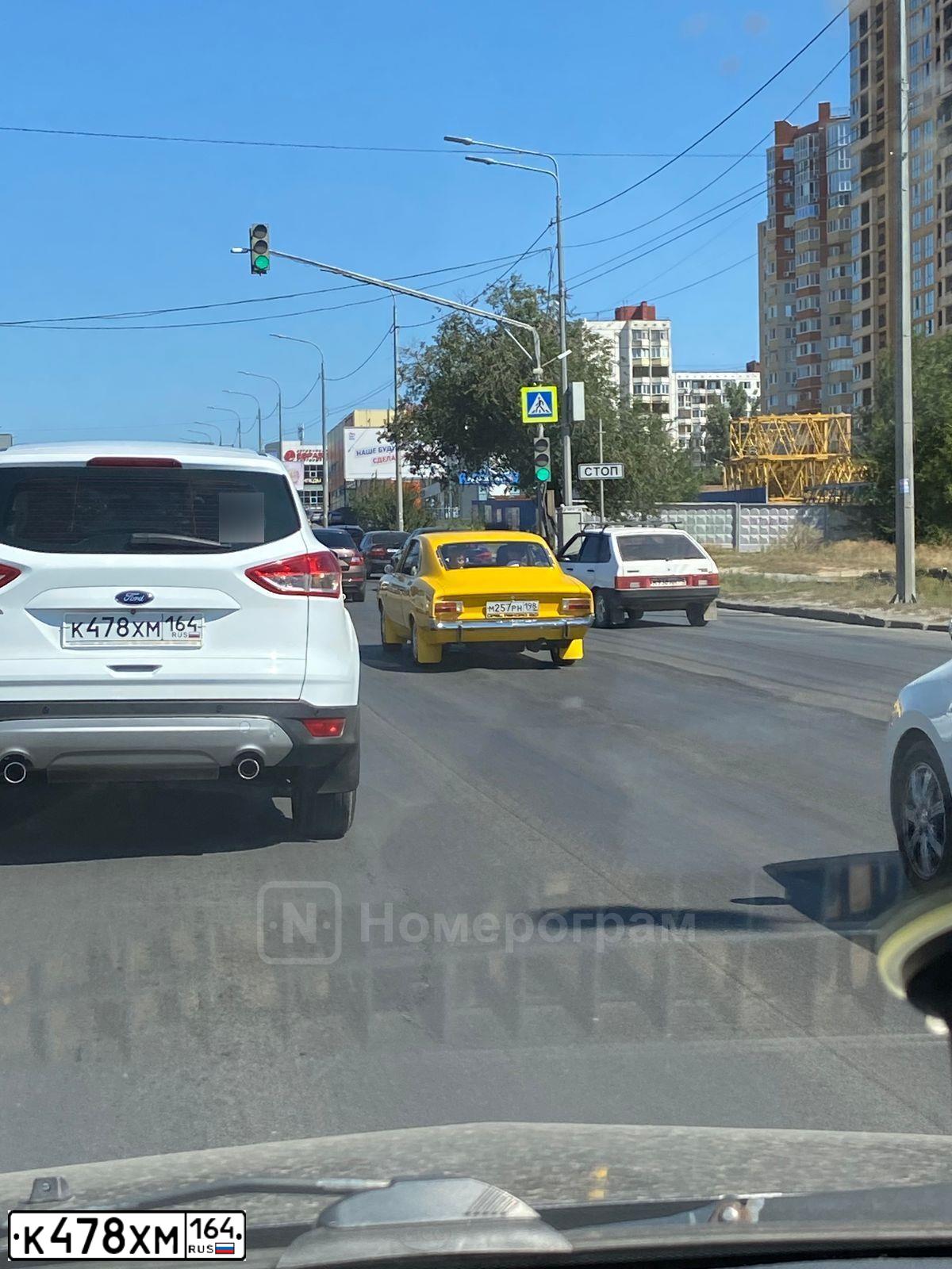 Фото автомобиля FORD KUGA, 2015 — госномер Н640АТ164. Цвет: Белый